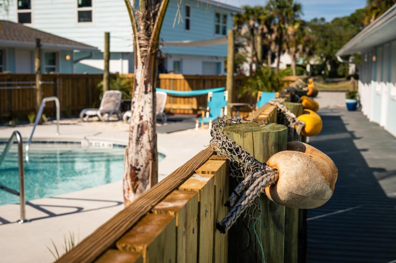 Salt Air Inn & Suites Atlantic Beach Exterior photo